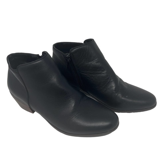 Crown vintage size 9 black leather Tabatha zip up ankle booties - Picture 1 of 8